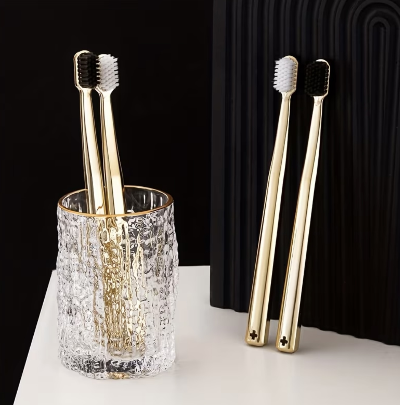 مسواک لوکس طلایی با برسهای میکروفایبر نرم - Image 4