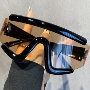 عینک آینده‌نگر  – فریم پهن (>139 میلی‌متر) با فریم براق