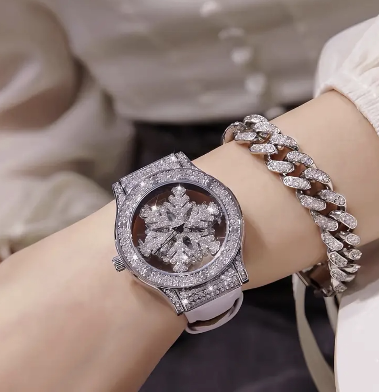 ساعت زنانه شیک با پشت شفاف – دارای صفحه چرخان آسمان پرستاره - Image 2