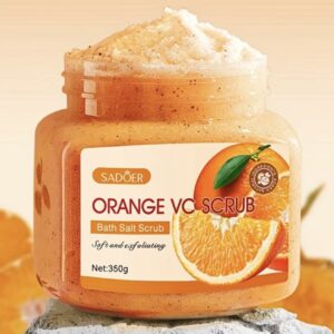 اسکراب لایه‌بردار ویتامین C پرتقال تازه  با دانه‌های ملایم و ریز،