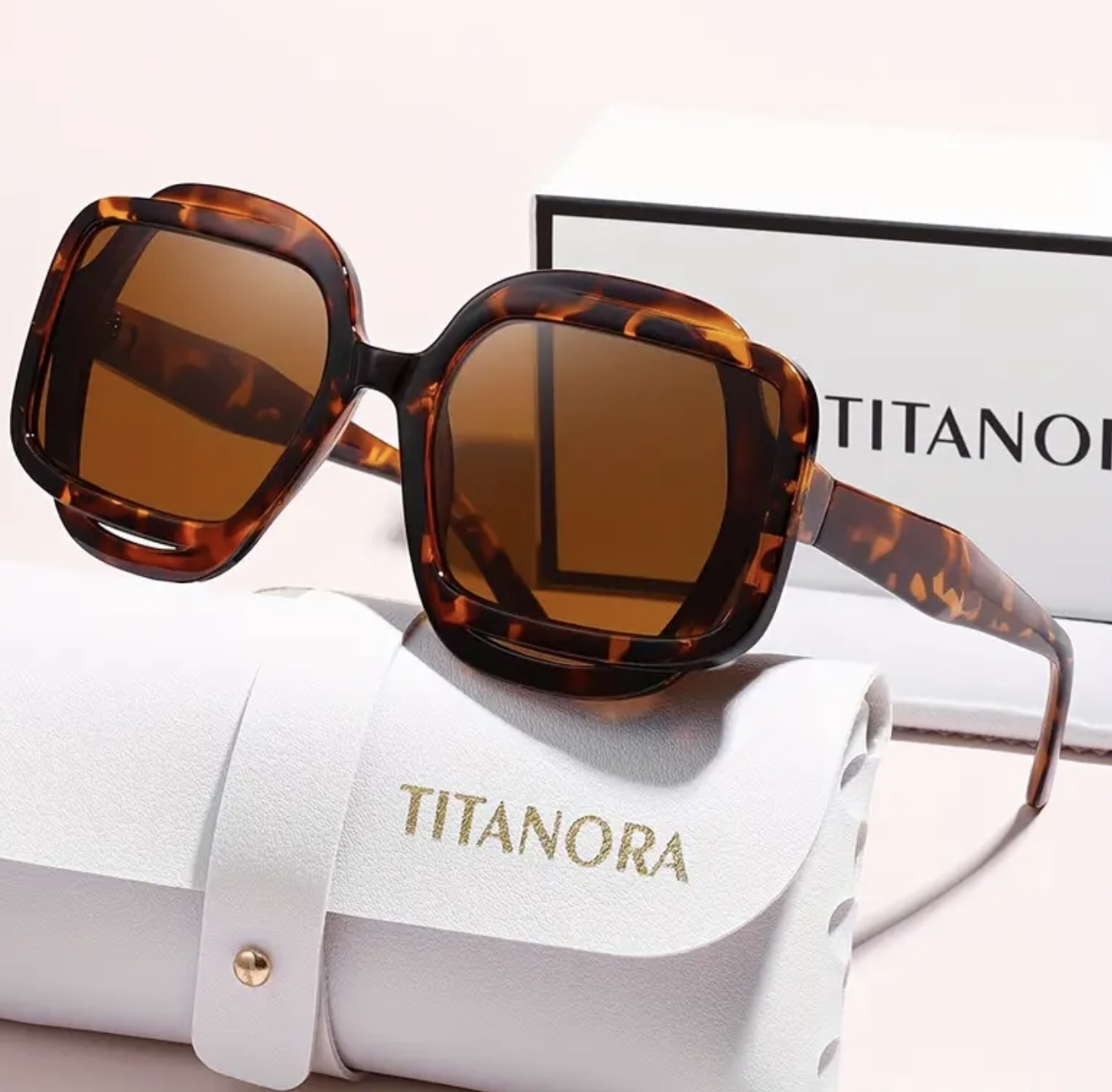 عینک با الهام از سبک وینتیج، دارای لولاهای فلزی و فریم قرمز، با طراحی هنری و لنزهای PC - Image 5