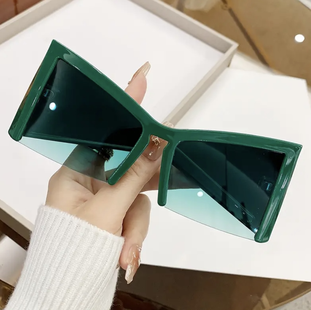 عینک فشن نیمفریم با الهام از سبک Y2K - Image 4