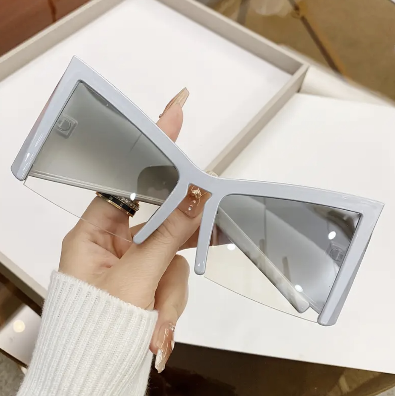 عینک فشن نیمفریم با الهام از سبک Y2K - Image 5