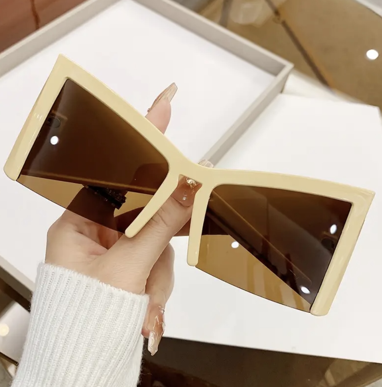 عینک فشن نیمفریم با الهام از سبک Y2K - Image 2