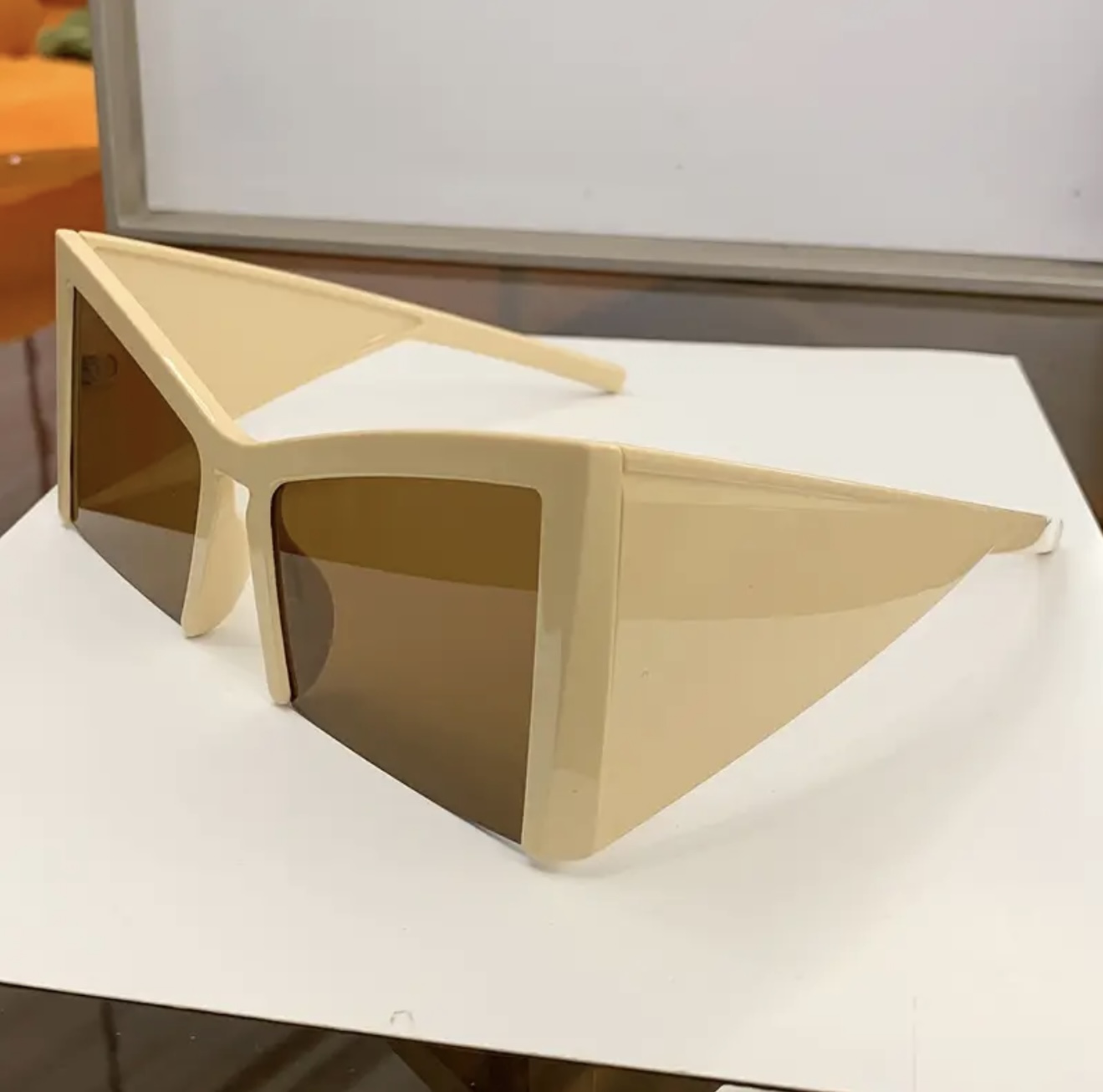 عینک فشن نیمفریم با الهام از سبک Y2K - Image 3