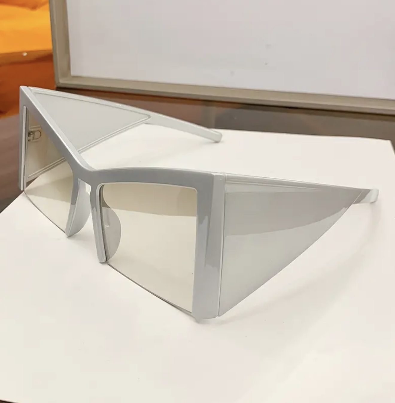 عینک فشن نیمفریم با الهام از سبک Y2K - Image 11