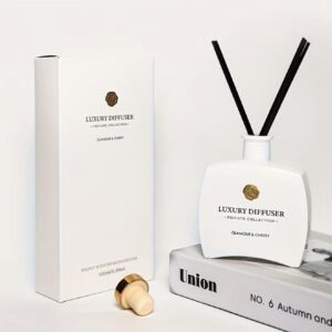 دیفیوزر شیشه‌ای مستطیلی با رایحه روغن‌های ضروری مناسب دکور و ایجاد رایحه مطبوع