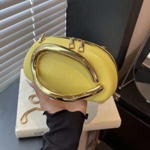 کیف دستی زنانه با دسته فلزی رترو و بند زنجیری