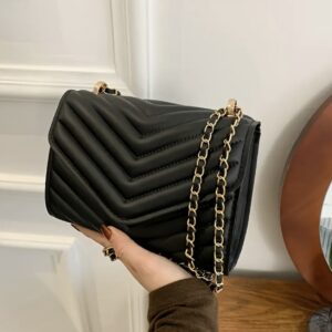 کیف دوشی زنانه شیک با طرح V شکل و دوخت لوزی