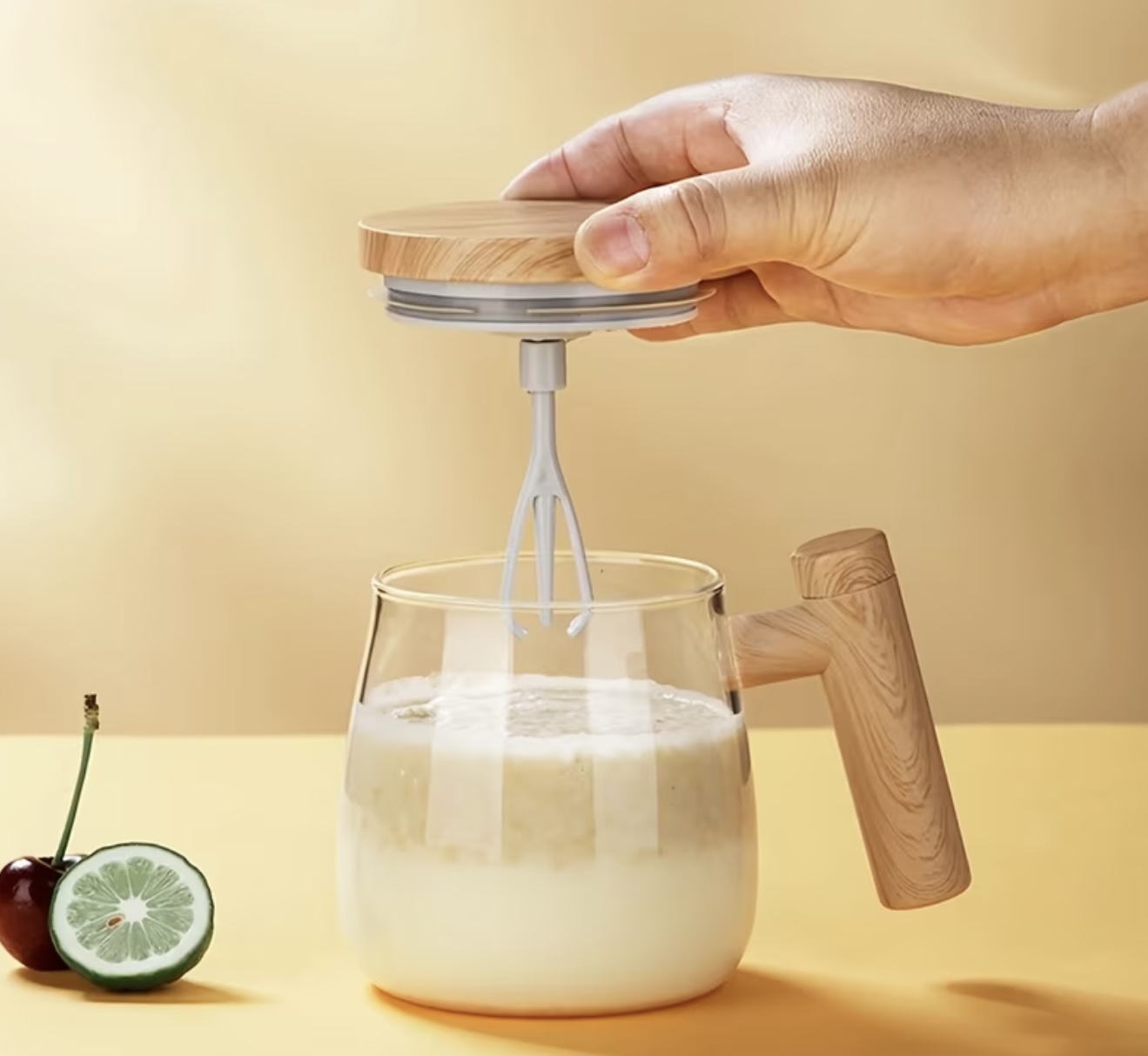 لیوان همزن برقی – ساختهشده از شیشه بوروسیلیکات با کیفیت، باتریخور، با سرعت ۶۰۰۰ دور در دقیقه، مناسب قهوه، شیر و پودر پروتئین