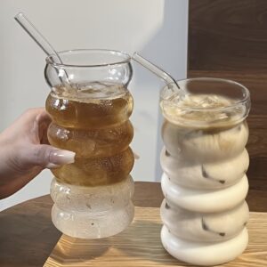 ست  ۶ عددی فنجان شیشه‌ای با بدنه شیاردار، همراه با برس و نی