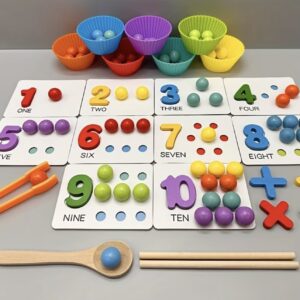 بازی چوبی تشخیص اعداد و تطبیق محاسبات با مهره‌ها مناسب برای یادگیری اعداد، شمارش و مفاهیم اولیه ریاضی، کمک به تقویت تمرکز، مهارت شناختی و هماهنگی دست و چشم