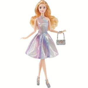 عروسک دخترانه با لباس شیک و بامزه شامل لباس، گردنبند و کفش و سایر لوازم جانبی