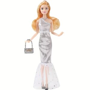 عروسک دخترانه با لباس شیک و بامزه شامل لباس، گردنبند و کفش و سایر لوازم جانبی