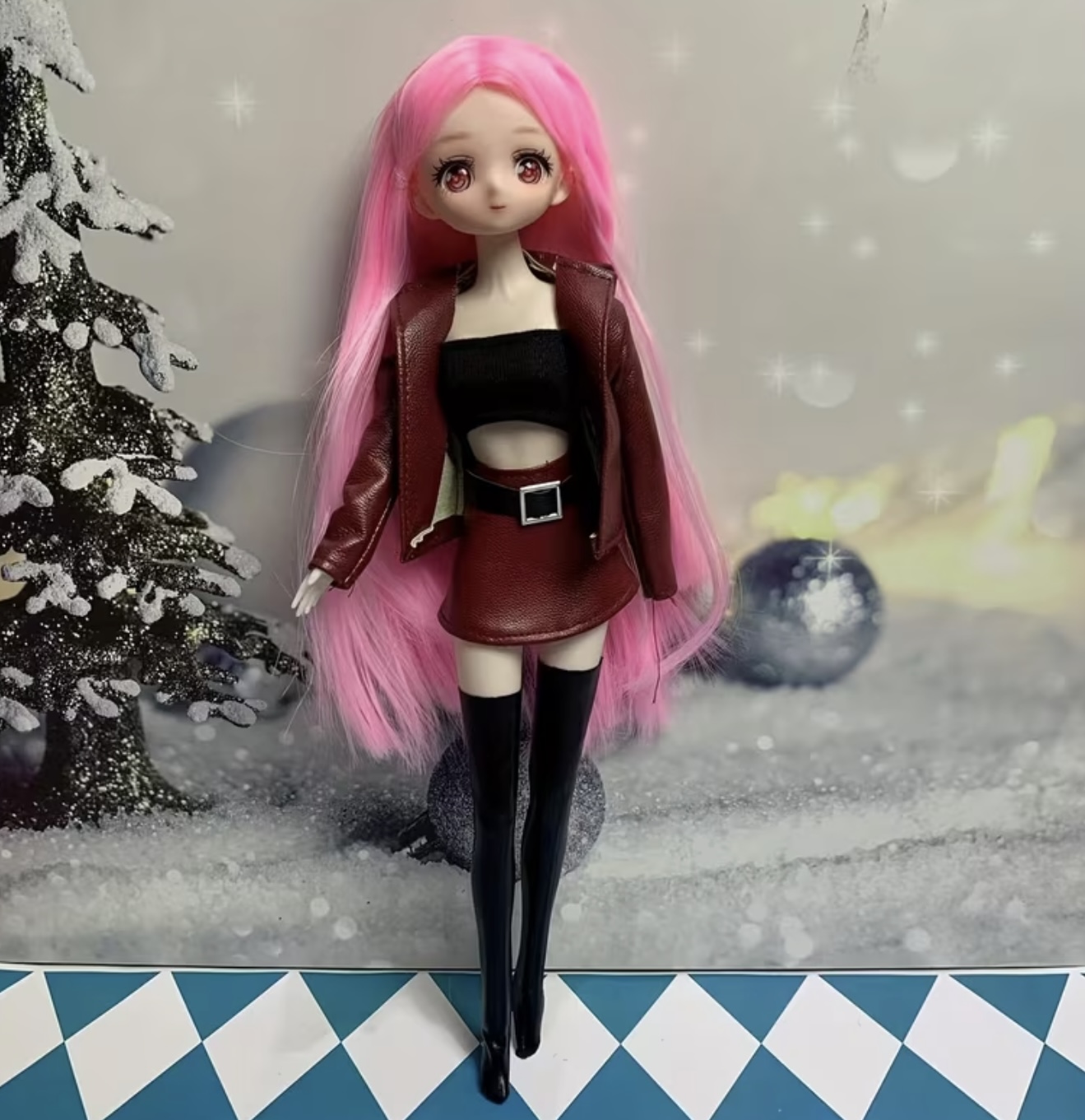 عروسک مد شیک و جذاب با کت چرمی الهام گرفته از انیمه با مفاصل قابل انعطاف، یک فیگور کلکسیونی بامزه و کیوت