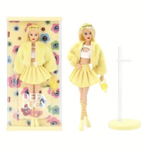 عروسک‌های دارای آرایش ظریف و مفاصل چند مفصلی دقیق، این فیگورهای کلکسیونی در جعبه هدیه شیک همراه با پایه عرضه می‌شوند