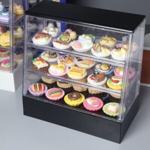 کابینت کیک مینیاتوری خانه عروسکی چندطبقه به‌همراه خوراکی‌های مینیاتوری