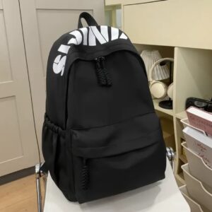 کوله‌پشتی زنانه شیک سبک، با بندهای قابل تنظیم و طراحی تاشو