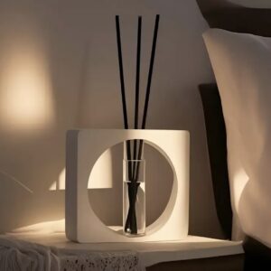 دکوراسیون شیک و نوستالژیک با ۵ عدد عود مشکی