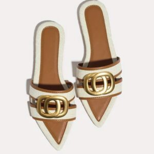 صندل زنانه شیک با کف تخت، نوک تیز و سگک‌های فلزی