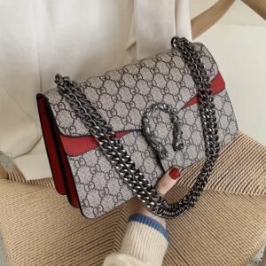 کیف کلاسیک و چندمنظوره زنانه با بند تک‌شانه