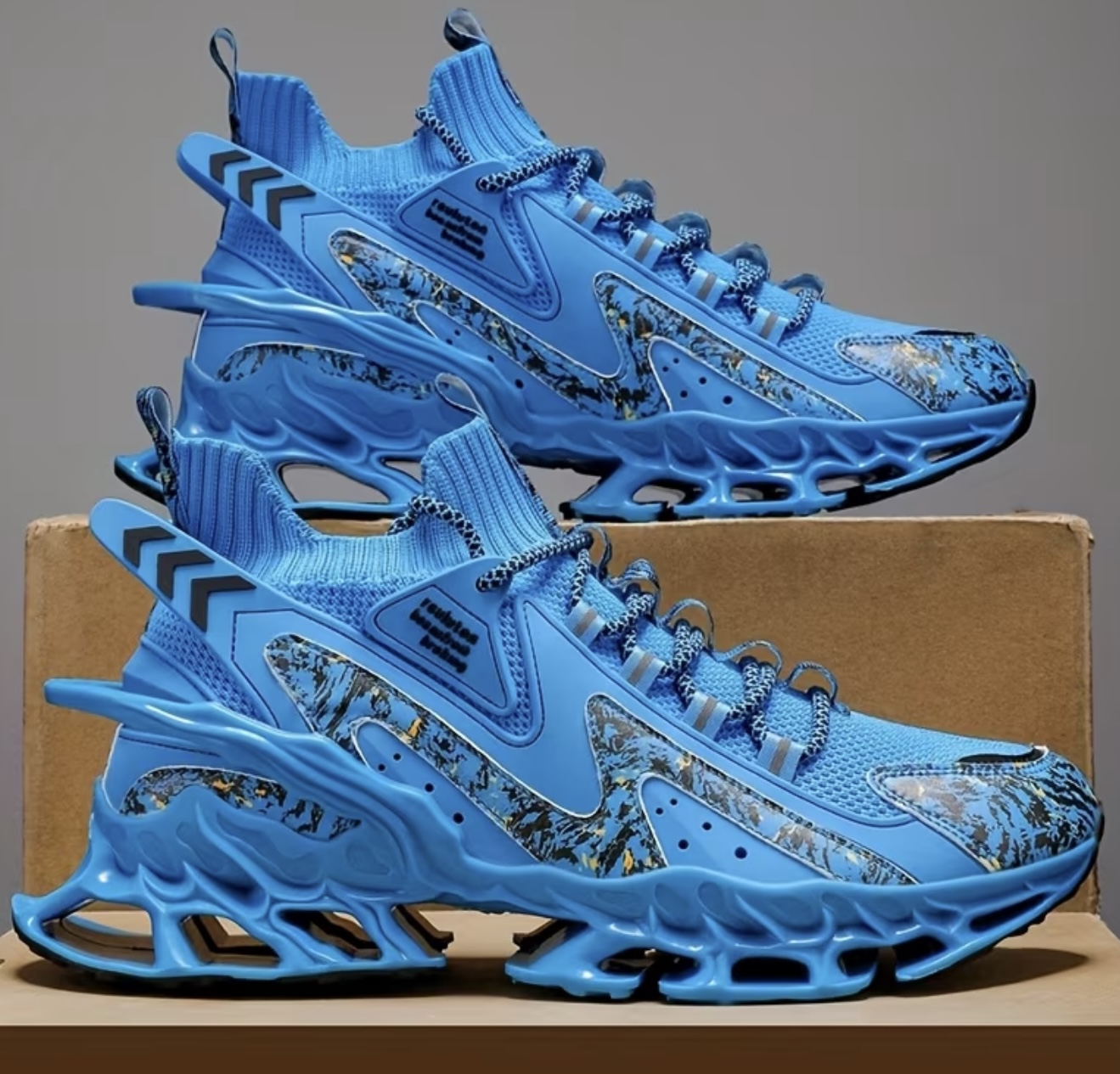 کفش ورزشی سبک و قابل تنفس با جذب ضربه