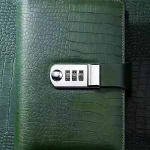 دفتر A5 / A6دارای جلد چرمی PU لوکس با طرح پوست کروکودیل و قفل رمزدار