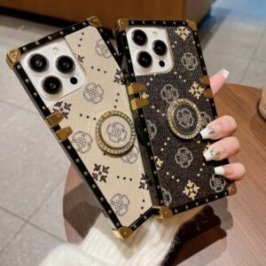 قاب گوشی با طرح گل‌دار و بافت چرمی  دارای حلقه نگهدارنده با چرخش ۳۶۰ درجه،