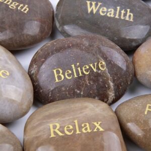 ست ۲۵ عددی سنگ رودخانه‌ای طبیعی با جملات الهام‌بخش