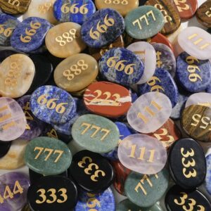 کریستال طبیعی منحصربه‌فرد حکاکی‌شده با عدد فرشته