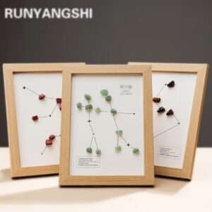 سنگ کریستالی تراش‌خورده با نمادهای خورشید و صورت‌های فلکی زودیاک