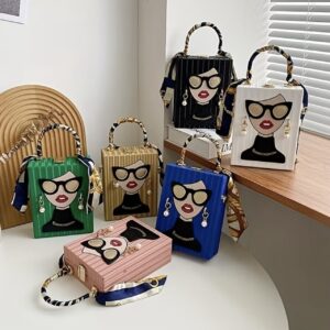 کیف رودوشی با طراحی راه‌راه شیک