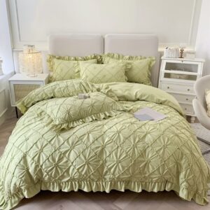 ست روتختی ۴ تکه به سبک کره‌ای با گلدوزی گل سه‌بعدی و توری لبه برگ نیلوفری،شامل ۱ عدد کاور لحاف، ۲ عدد روبالشی و ۱ عدد ملحفه ساده،