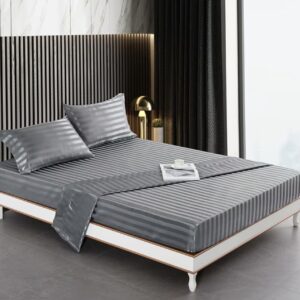 ست ملحفه ساتن راه‌راه ۳ یا ۴ تکه. شامل ۱ عدد ملحفه ساده، ۱ عدد ملحفه کش‌دار و ۱ یا ۲ عدد روبالشی (بدون بالش داخلی)