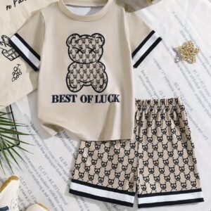 ست ۲ تکه شامل تیشرت آستین کوتاه یقه گرد و شلوارک