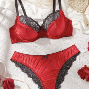 ست ۲ تکه سوتین و شورت با حاشیه توری مخملی