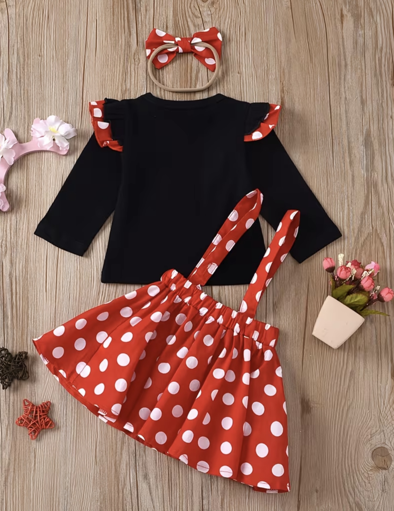 ست ۳ تکه دخترانه طرح میکی ماوس با آستین چیندار و طرح خالخالی – شامل بلوز آستین پفی، دامن ساسبند دار با خالخالی و هدبند