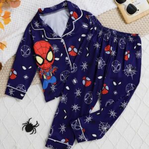 ست لباس خواب دو تکه پسرانه مارول اسپایدرمن شامل بلوز آستین‌بلند دکمه‌دار و شلوار ست جنس کشی، نرم و لطیف روی پوست الیاف مقاوم