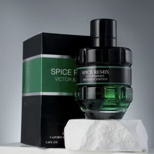 عطر مردانه– با آکورد ترکیبی سیب، اسطوخودوس و چوب سدر – شاداب و جذاب – متعادل و آرامش‌بخش – اسطوخودوس در قلب رایحه