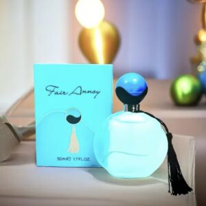 ادکلن زنانه The Blue Charm – با رایحهای گلی و چوبی با ماندگاری بالا، اغواکننده و دلنشین.