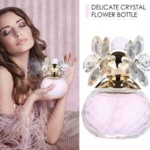 عطر زنانه عطری شیرین، میوه‌ای و گل‌دار با ته‌مایه دریایی و مشک