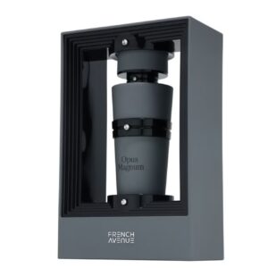 ادکلن Opus Magnum – Extrait de Parfum مردانه، حجم ۱۰۰ میل – عطری شرقی، چوبی و ادویه‌ای با ماندگاری بالا شروعی ادویه‌ای و تازه، قلبی غنی و تنباکویی و پایه‌ای گرم، چوبی و عنبری؛ عطری پرقدرت، مردانه و ماندگار