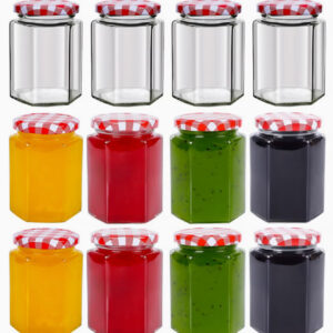 بسته ۱۲ عددی شیشه شش‌ضلعی با درِ قرمز چهارخانه و درب‌بندی کاملاً هوا‌بند، مناسب برای مربا، عسل، ترشی، نگهداری مواد غذایی و ادویه‌ها