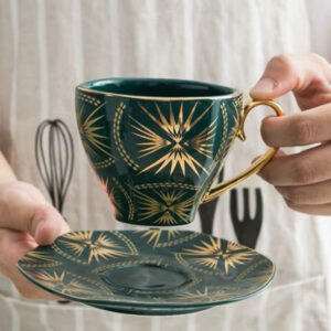 ست ماگ و نعلبکی لوکس نوردیک با دسته طلایی، ساخته شده از چینی، همراه با جعبه هدیه