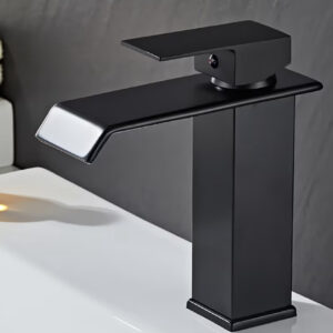 شیر روشویی آبشاری لوکس با سبک گلام، ساخته‌شده از استیل ضدزنگ ۳۰۴، با روکش کروم، دارای کارتریج سرامیکی