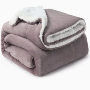 پتو شرپا دوطرفه سایز کینگ طرح گوسفند، فلانل نرم، رنگ یاسی، اندازه ۲۴۰ × ۲۲۰ سانتیمتر