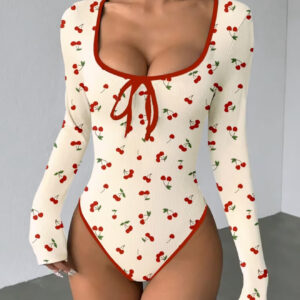 بادی زنانه شیک با فرم جذب، یقه مربعی و آستین بلند