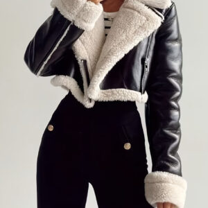 ژاکت زنانه زیپ‌دار، دارای سرآستین‌های قابل تا شدن آستر گرم و نرم از جنس تدی