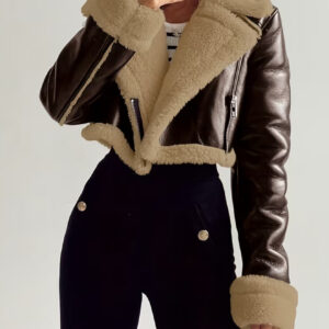 ژاکت زنانه زیپ‌دار، دارای سرآستین‌های قابل تا شدن آستر گرم و نرم از جنس تدی